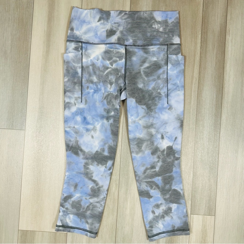 Athleta Salutation Stash Pocket II Textured Capri Leggings Size Medium - Picture 3 of 9